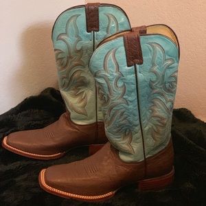Justin - cowgirl boots- worn once!!